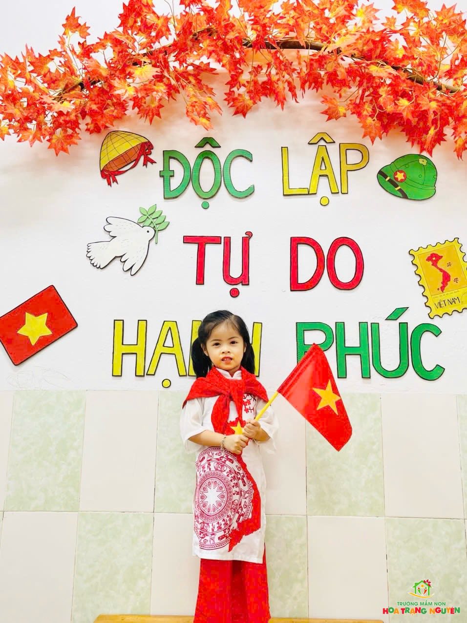 Rực rỡ sắc đỏ tự hào Việt Nam tại Hoa Trạng Nguyên